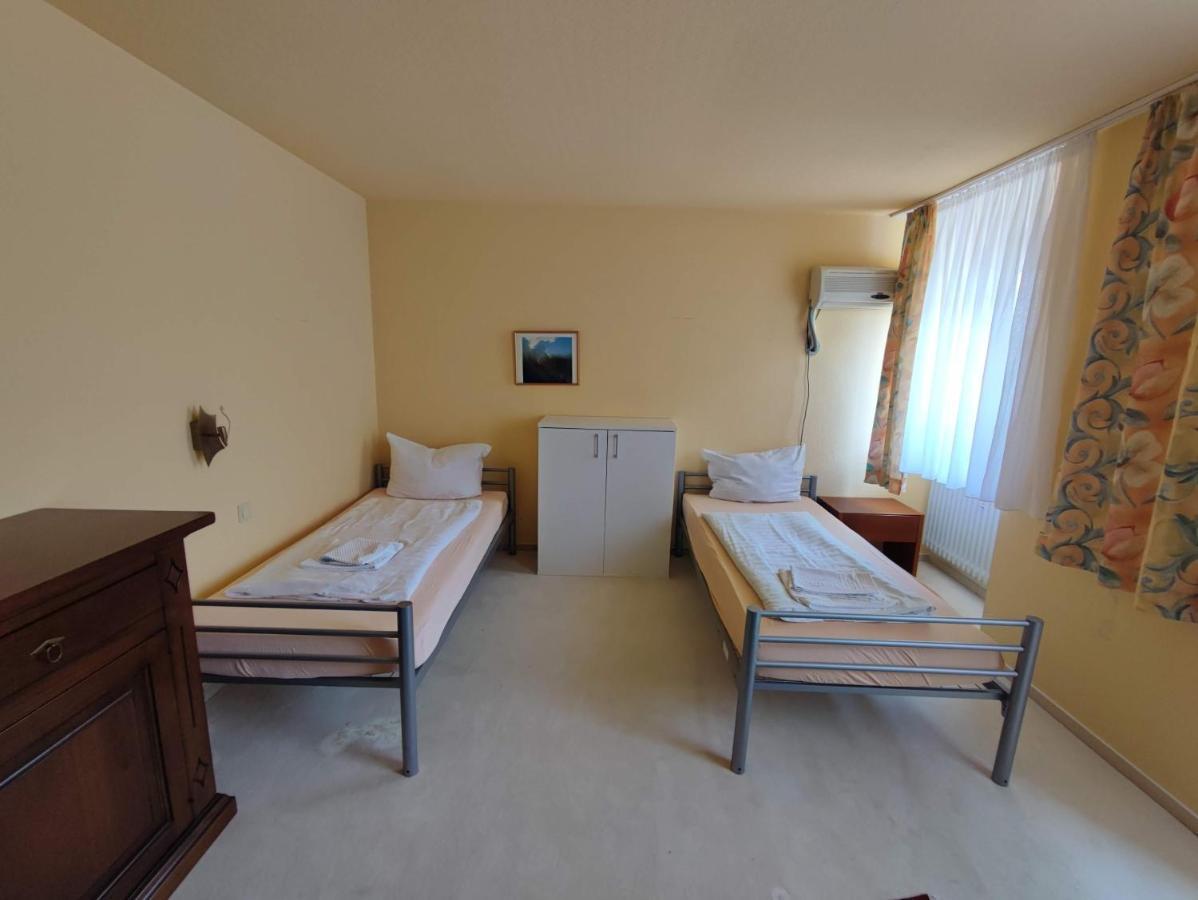 Hotel Schiff Ращат Екстериор снимка