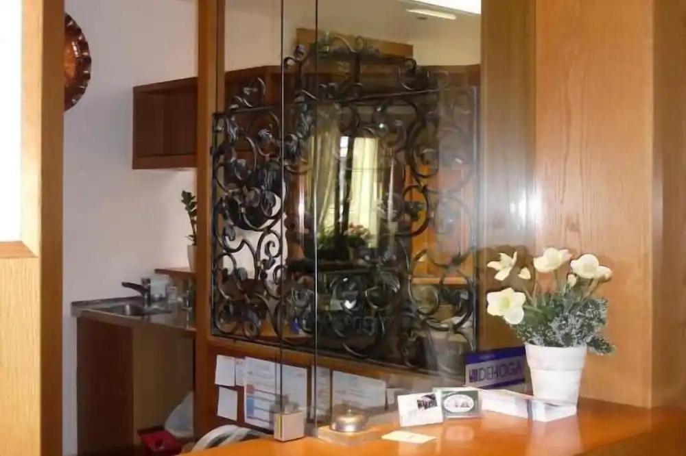 Hotel Schiff Ращат Екстериор снимка