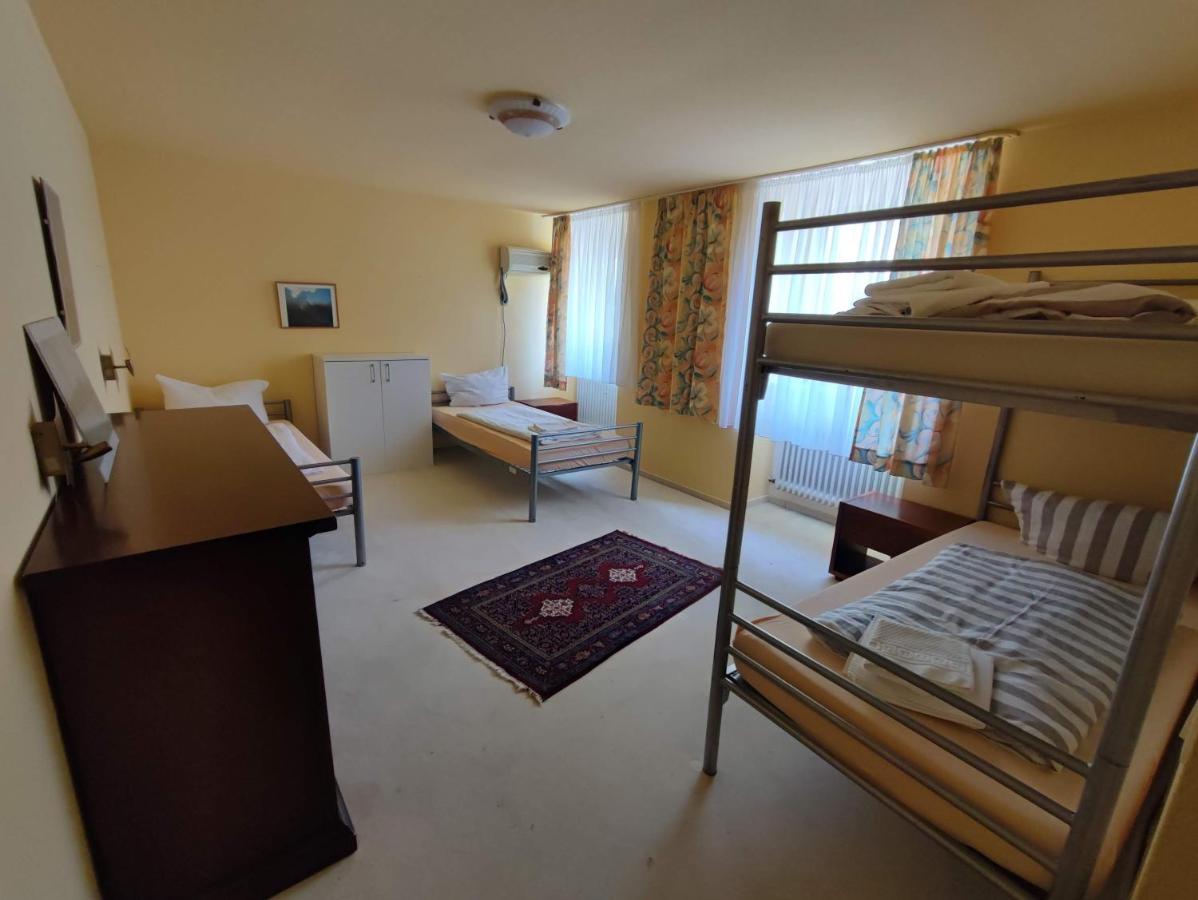 Hotel Schiff Ращат Екстериор снимка