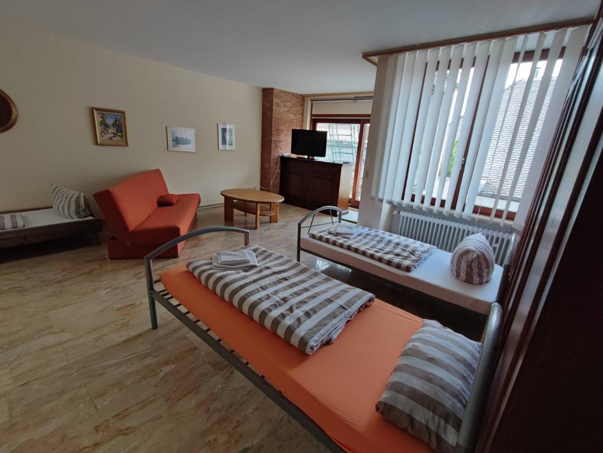 Hotel Schiff Ращат Екстериор снимка